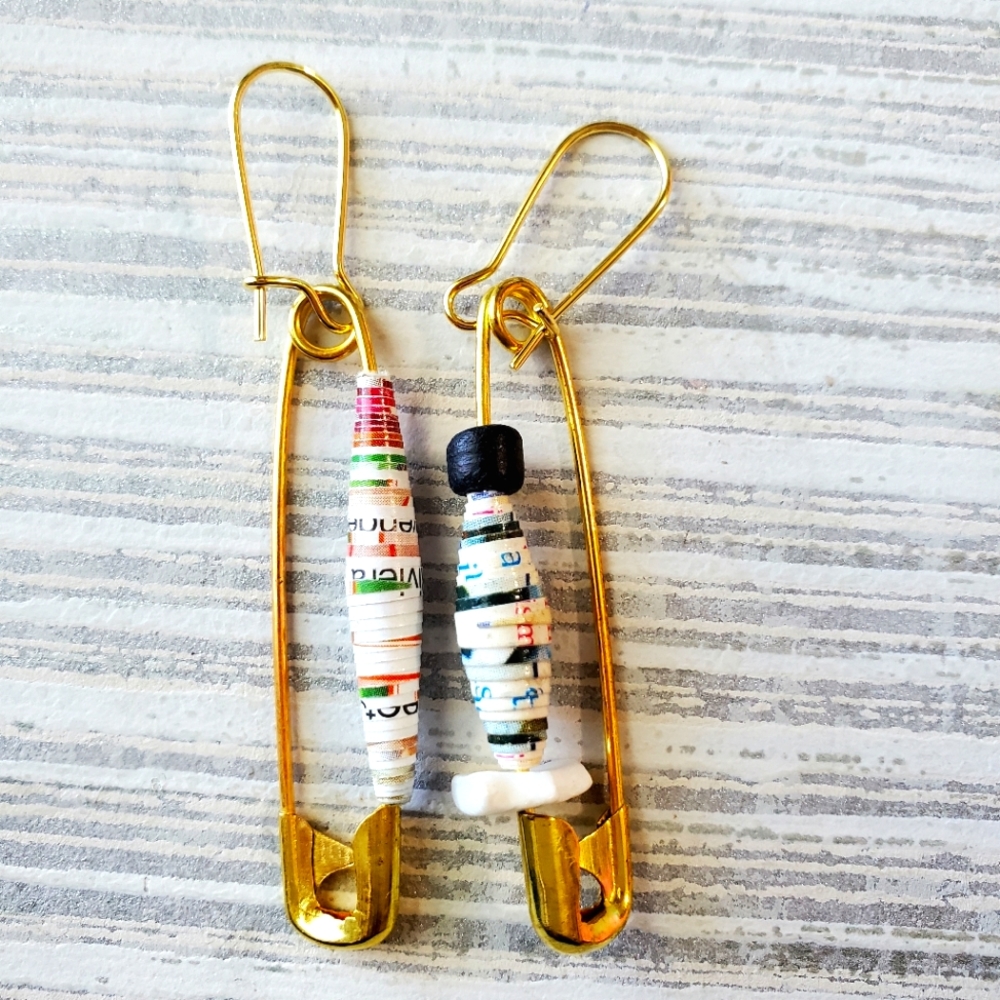 😀 HAND CRAFTED Goldtone safety pin earrings with paper beads. Boho